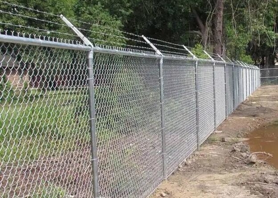 Diamond Mesh Pvc Coated 4mm Steel Chain Link Fencing With Barbed Wire